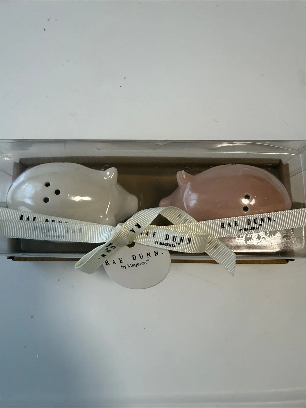 NWT-Rae Dunn Pink & White Pig Salt and Pepper Set in Box. Cottage, farmhouse. - Picture 4 of 5